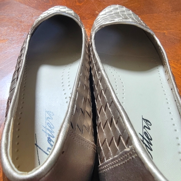 Gold Leather Trotters BNWOT - Picture 4 of 6